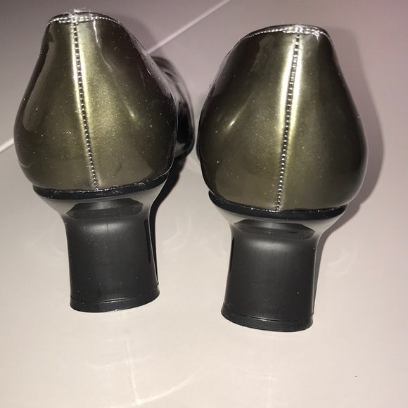 NWOT STUART WEITZMAN PUMPS - Picture 5 of 8